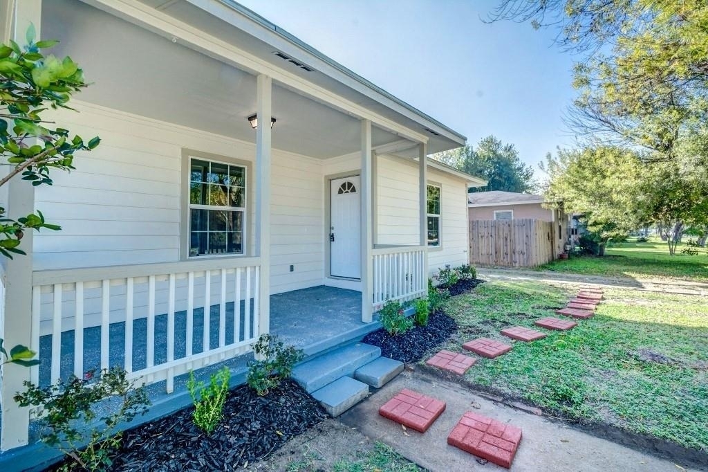 1001 9th Avenue N - Photo 1