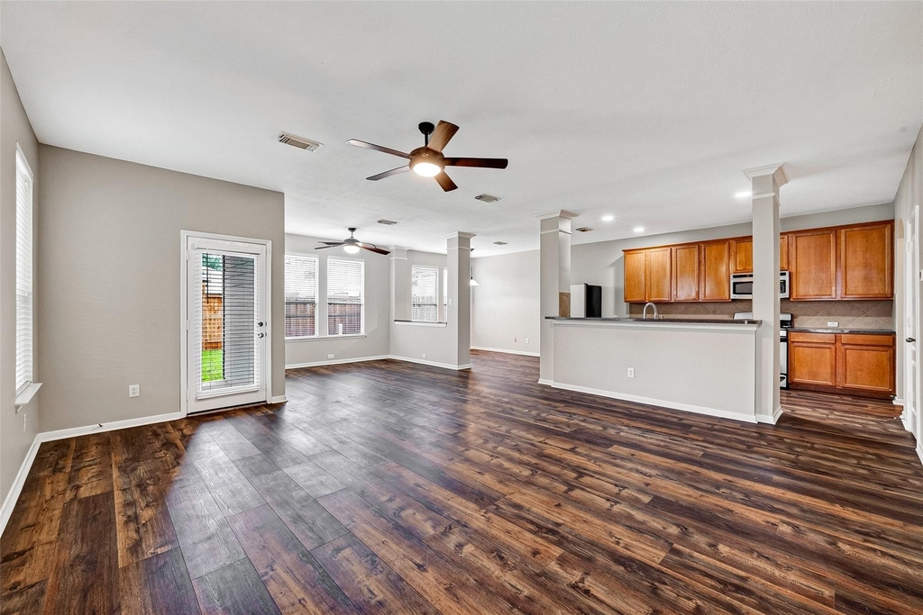 5403 Canyon Hollow Drive - Photo 7