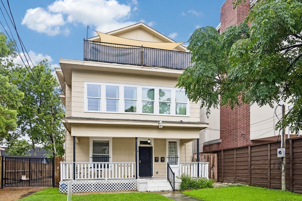 2010 Crocker Street - Photo 0