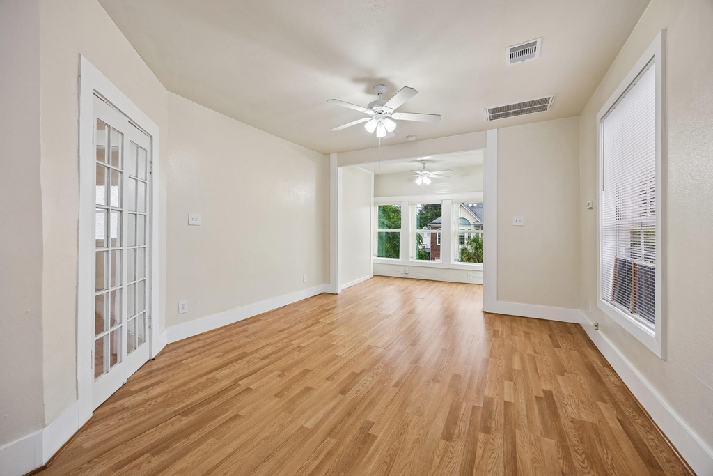 2010 Crocker Street - Photo 1