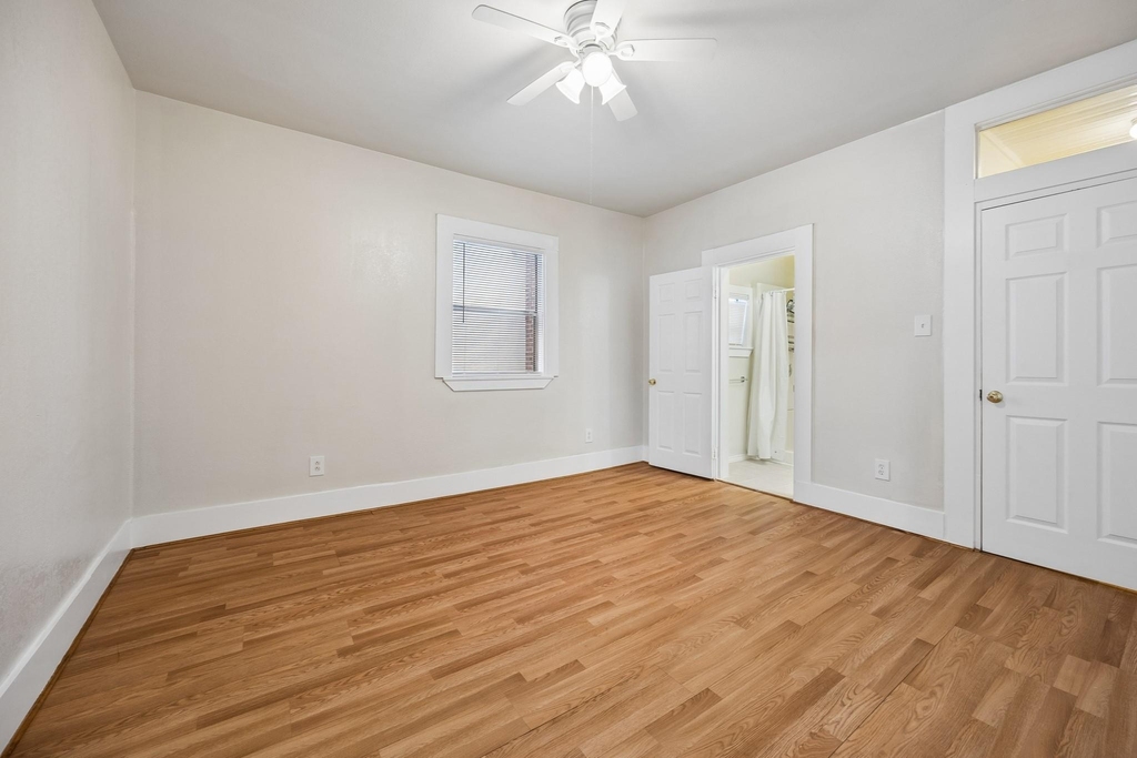2010 Crocker Street - Photo 8