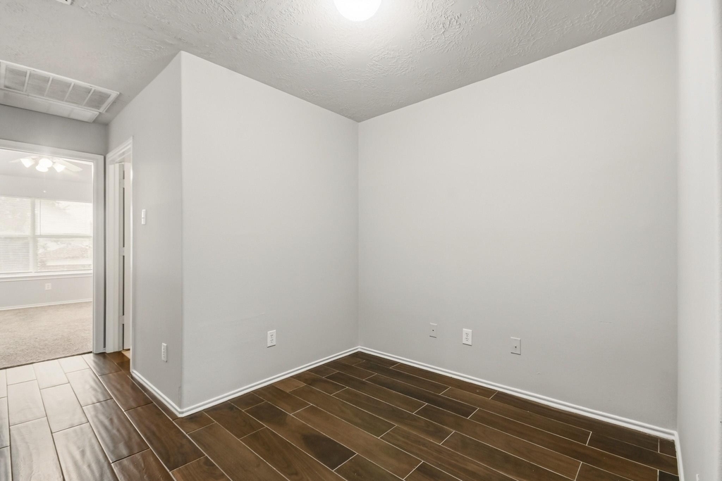 13107 Peppergate Lane - Photo 3