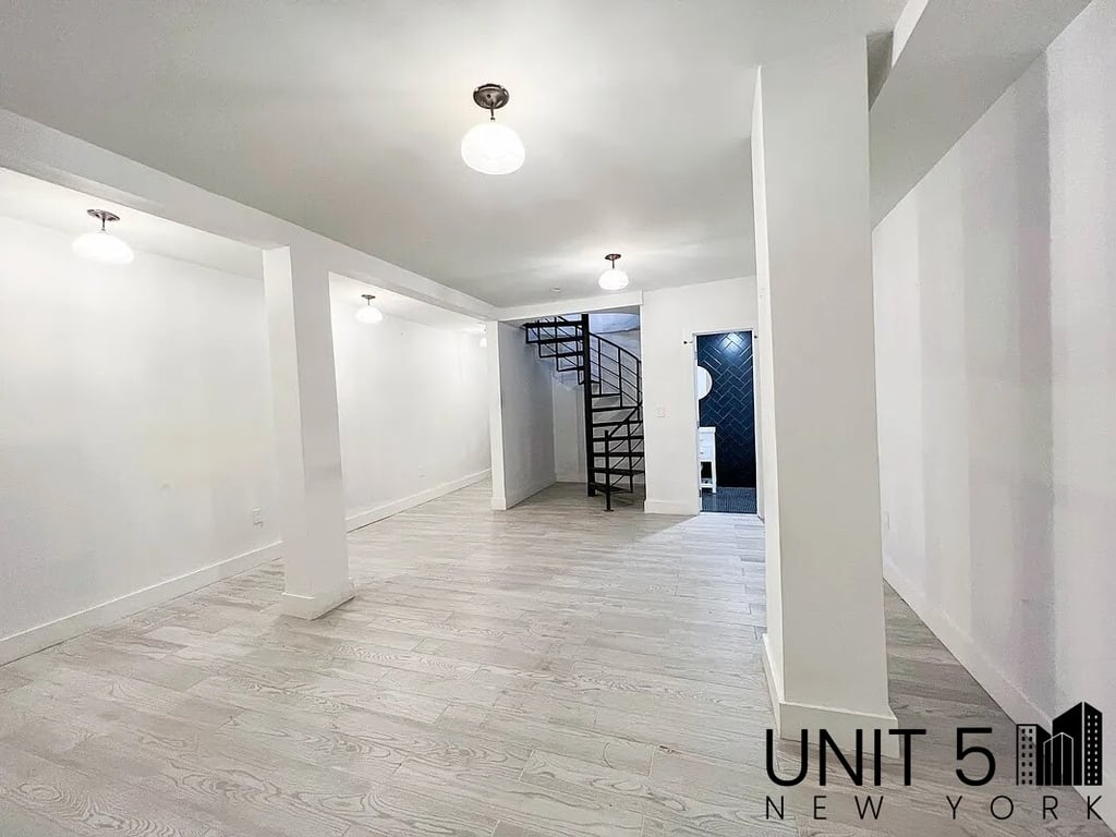 1114 Halsey Street - Photo 4