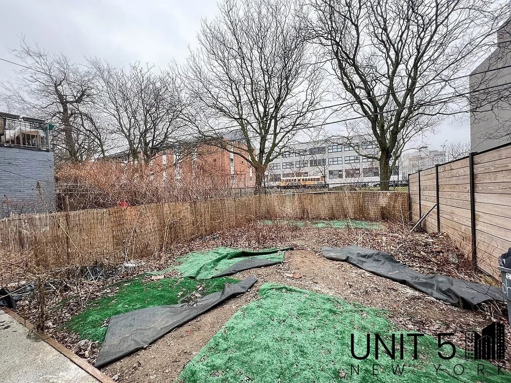 1114 Halsey Street - Photo 9