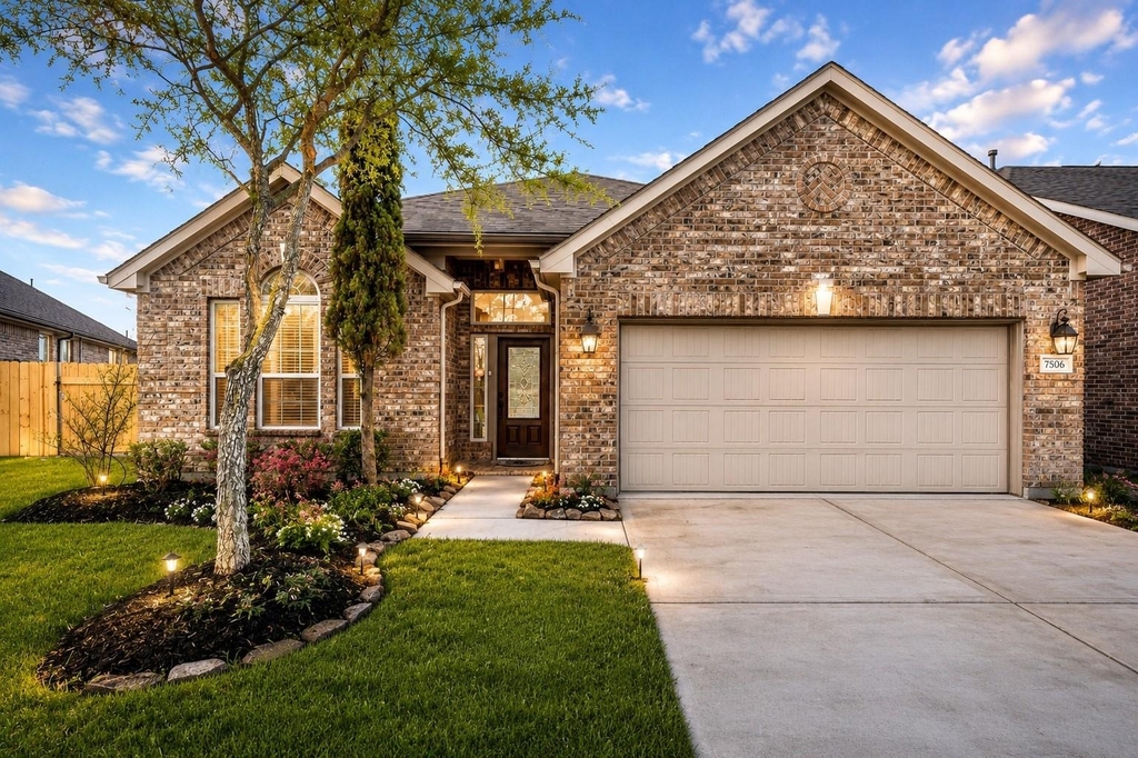 7506 Amber Village Cir - Photo 0