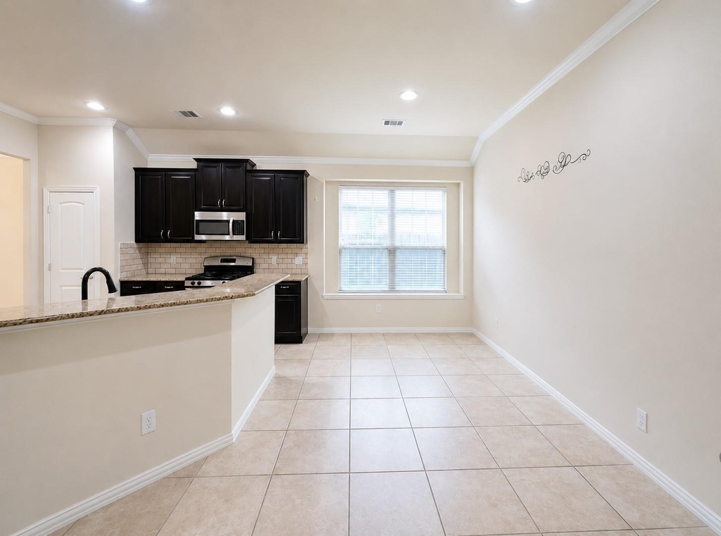7506 Amber Village Cir - Photo 8