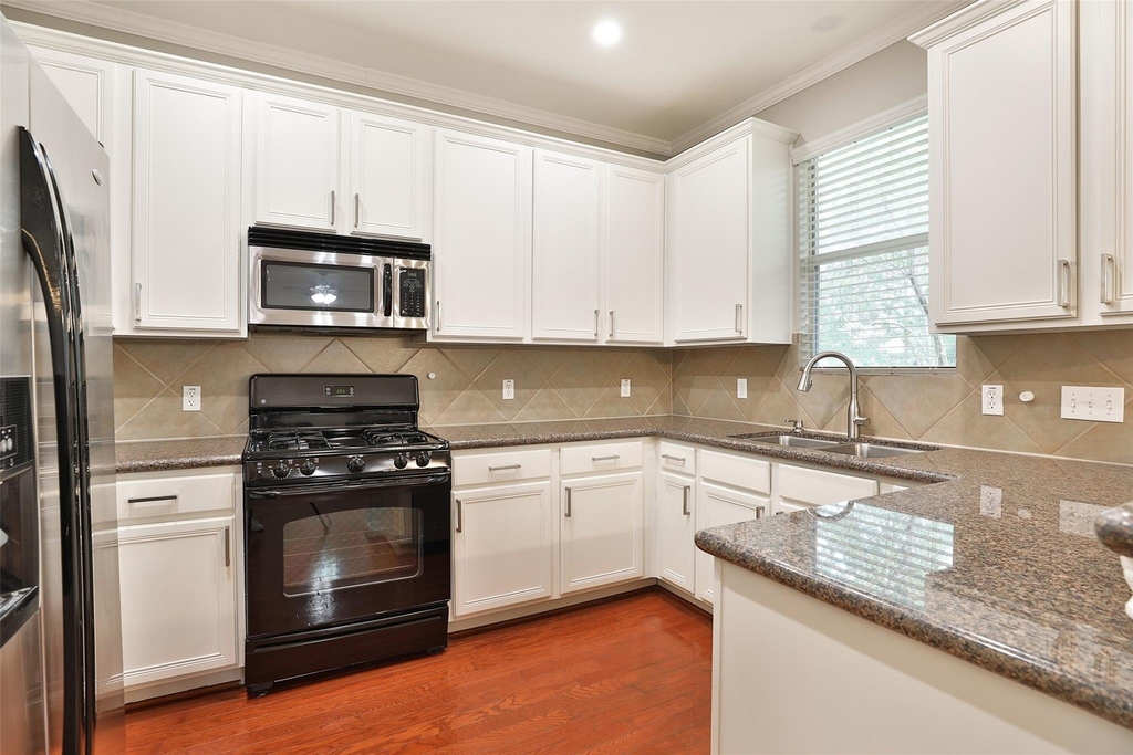 1422 W 24th Street - Photo 5