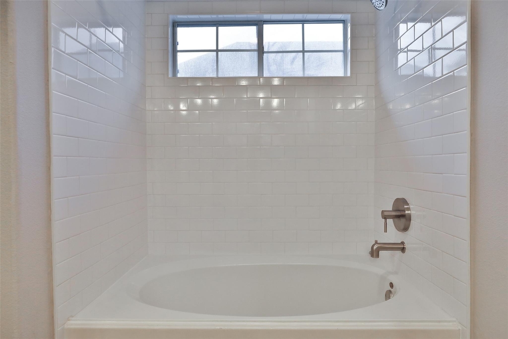 1422 W 24th Street - Photo 11