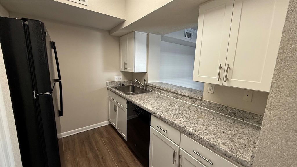 7315 Brompton Street - Photo 2