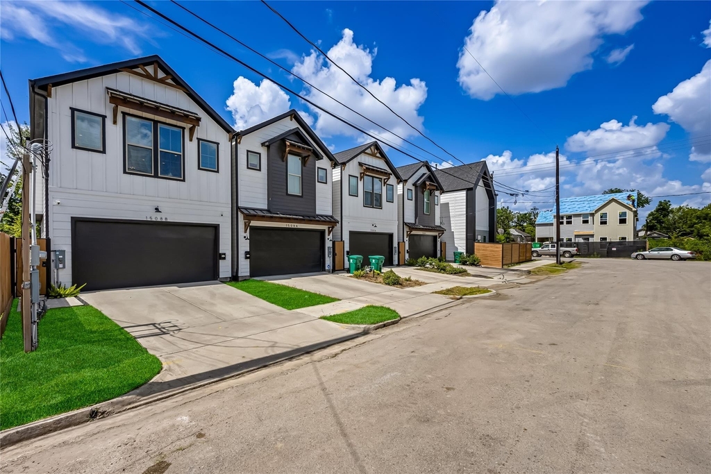 1508 Ryon Street - Photo 2
