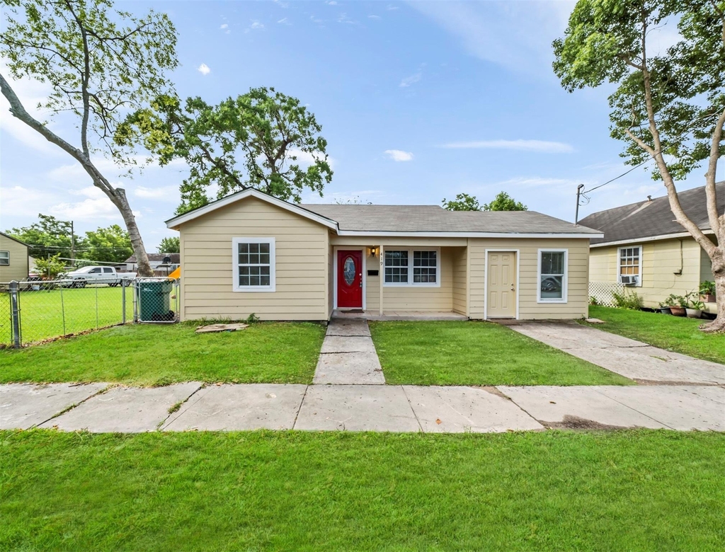 419 W Cleveland Street - Photo 0