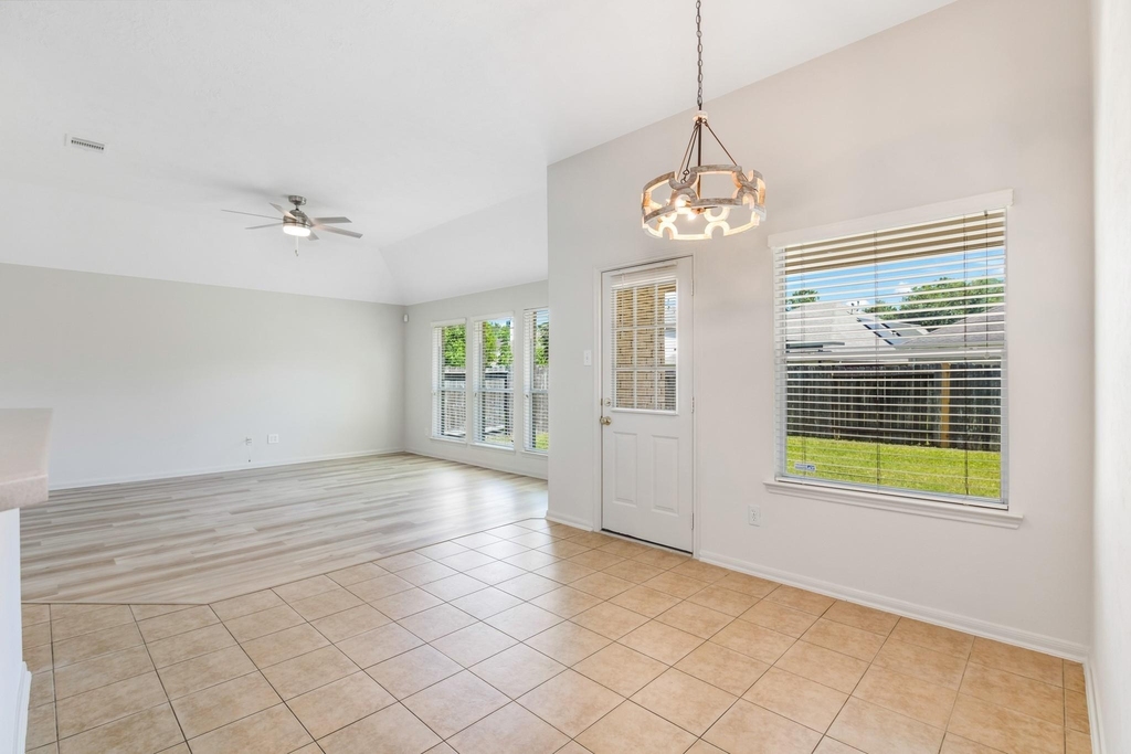 26127 Bent Meadow Court - Photo 7