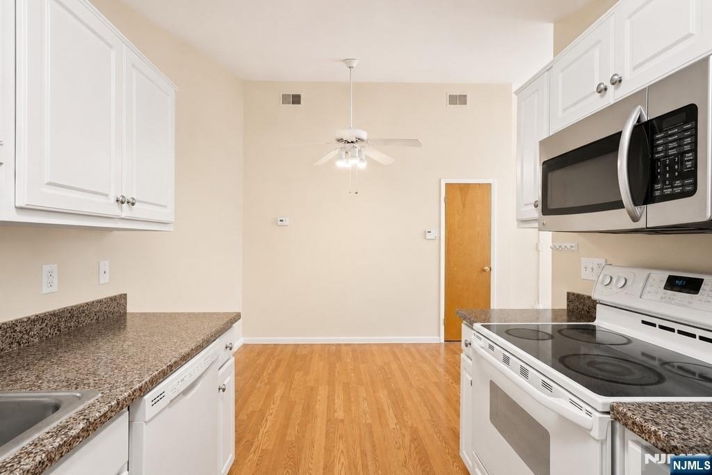 555 Riverside - Photo 9