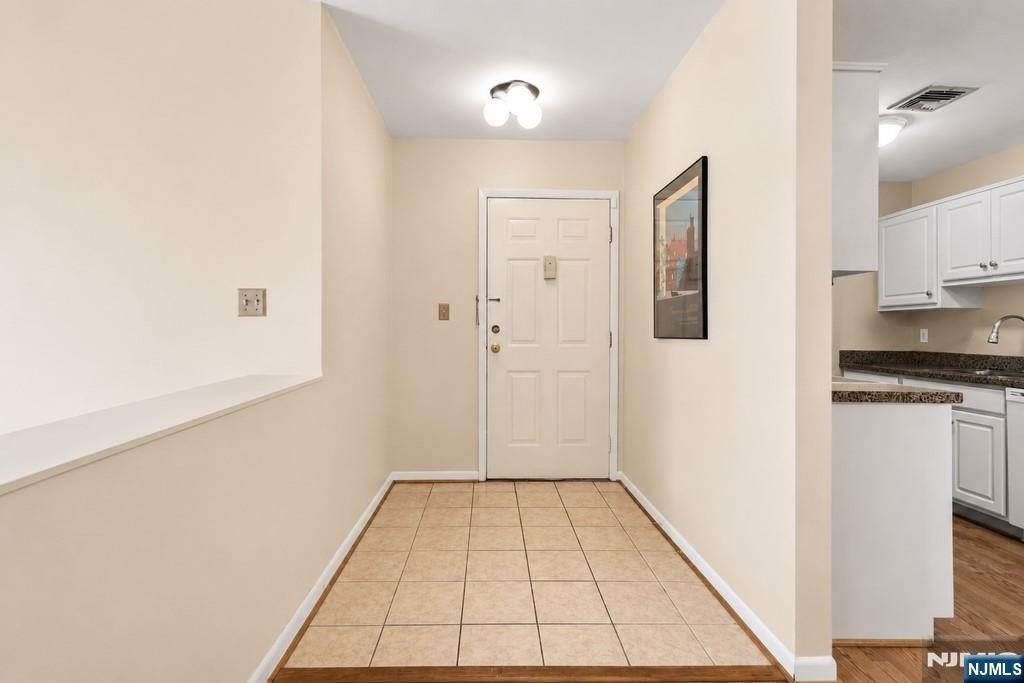 555 Riverside - Photo 2