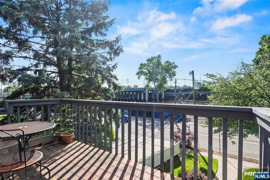 555 Riverside - Photo 21