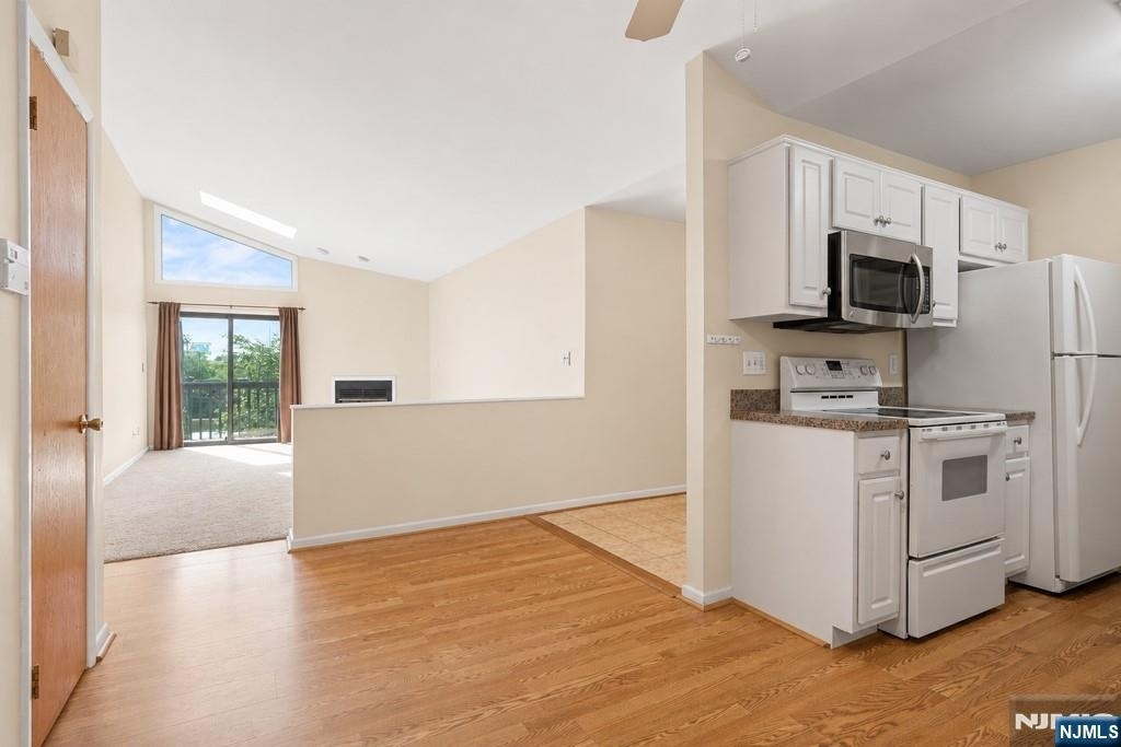 555 Riverside - Photo 7