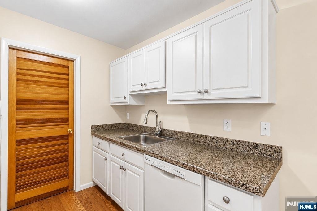 555 Riverside - Photo 8
