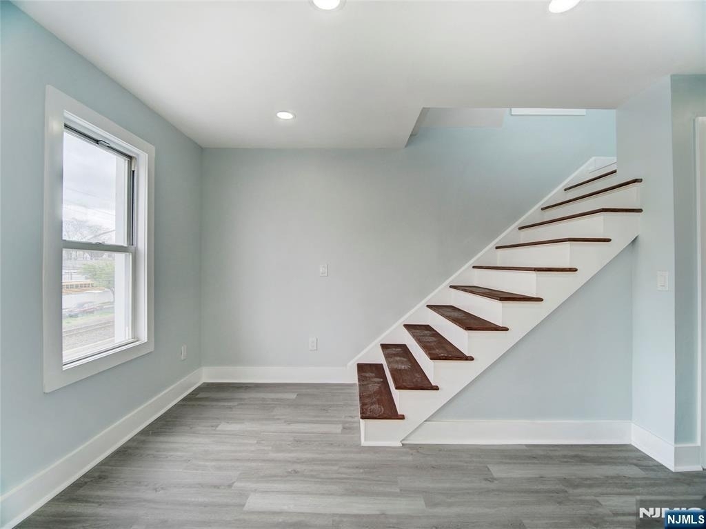 351 Railroad - Photo 3