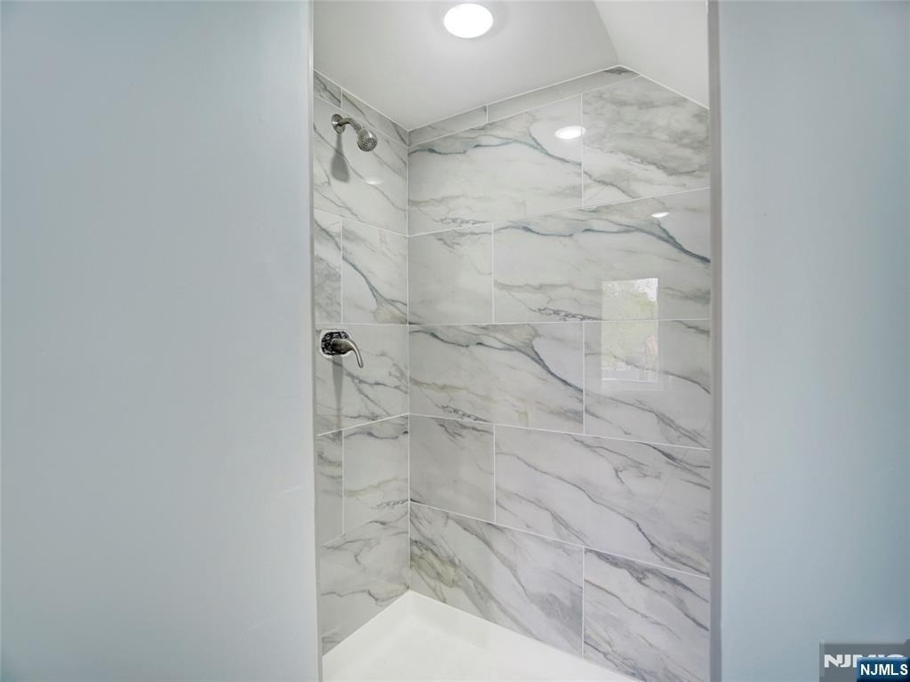 351 Railroad - Photo 17
