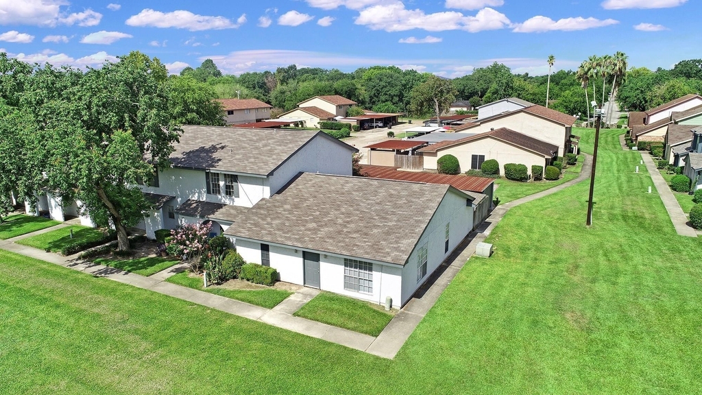 1833 Country Village Boulevard - Photo 0