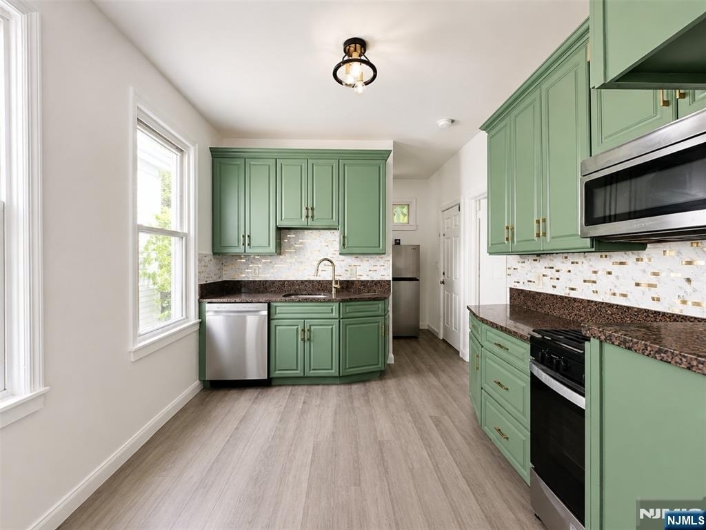 22 Harrison - Photo 0