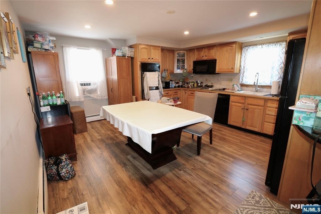 47 Van Dyke - Photo 2