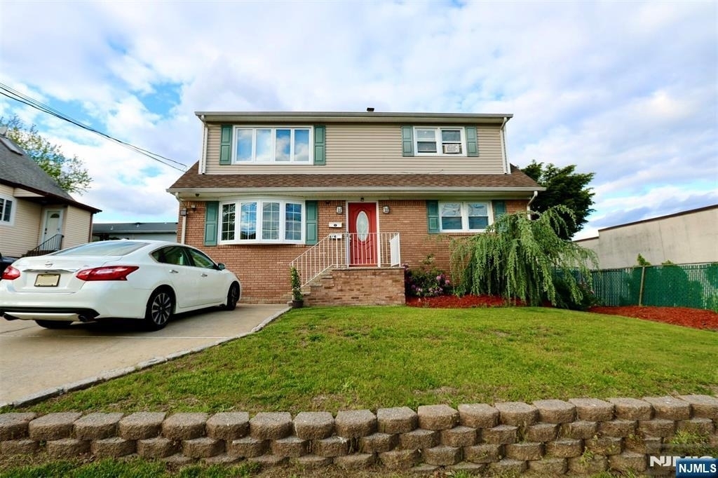 47 Van Dyke - Photo 0