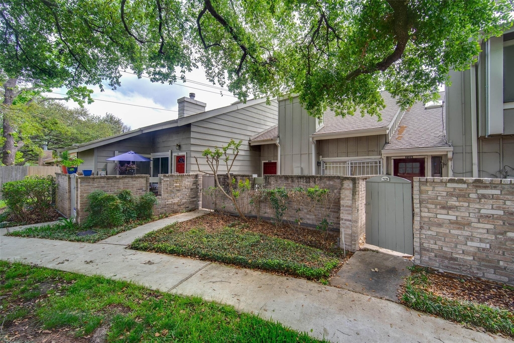 7131 Brendam Lane - Photo 0