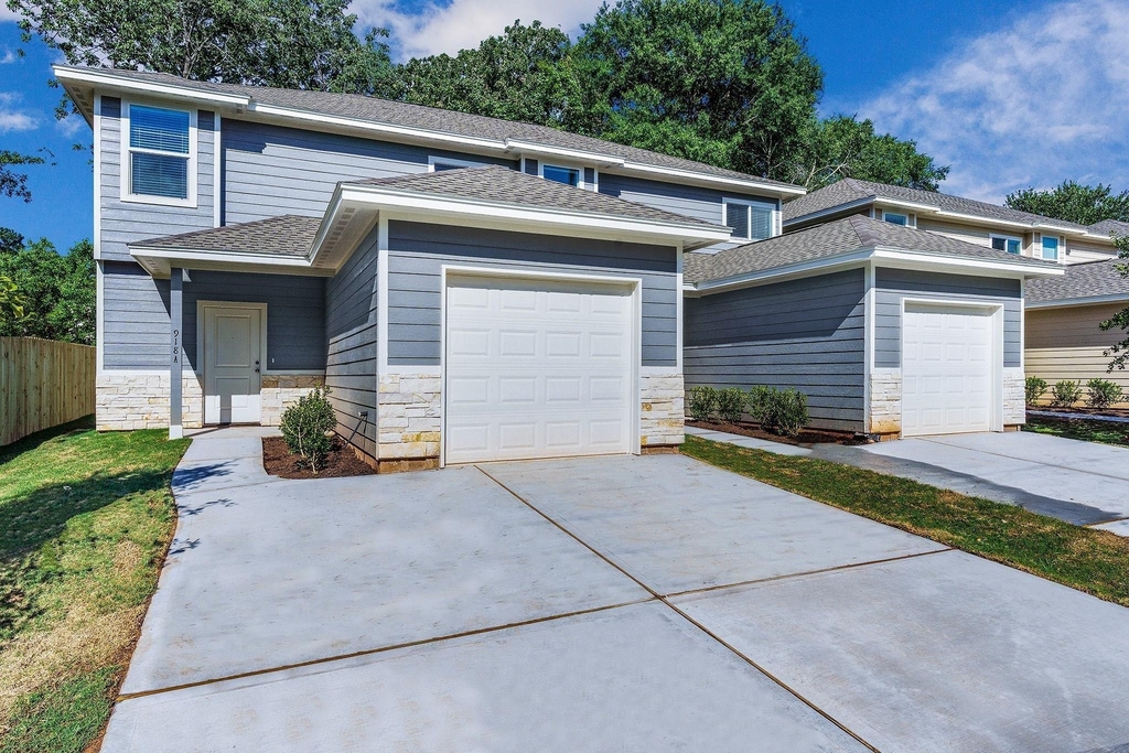 918 Shady Lane - Photo 0