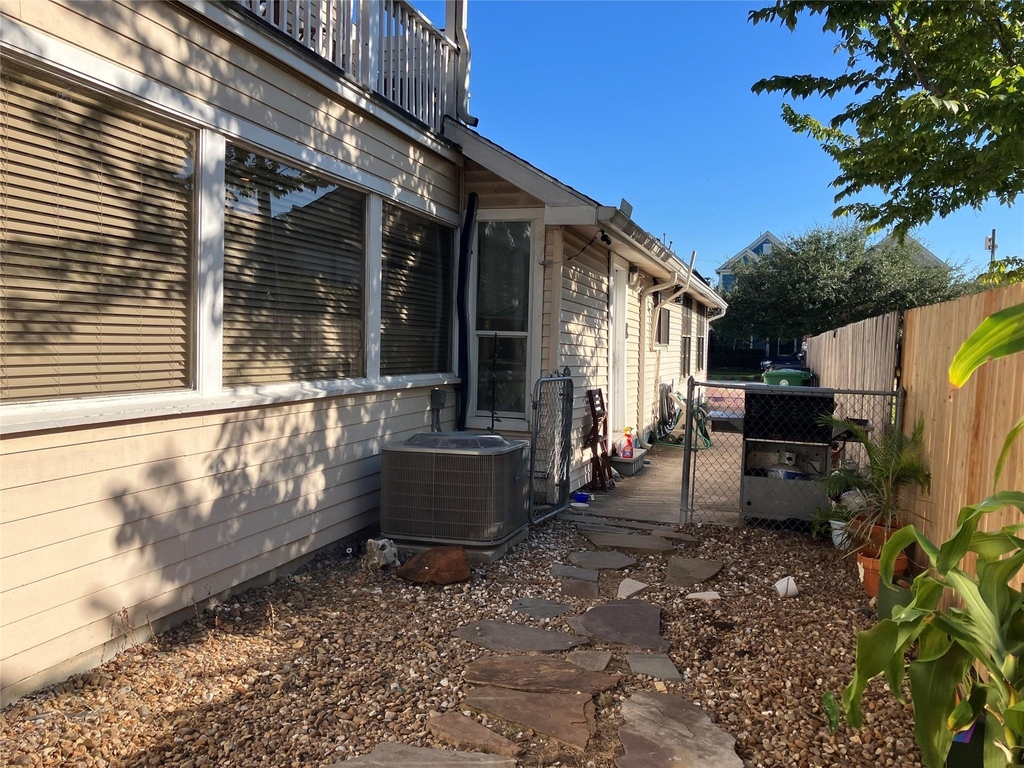 543 W 27th Street - Photo 1