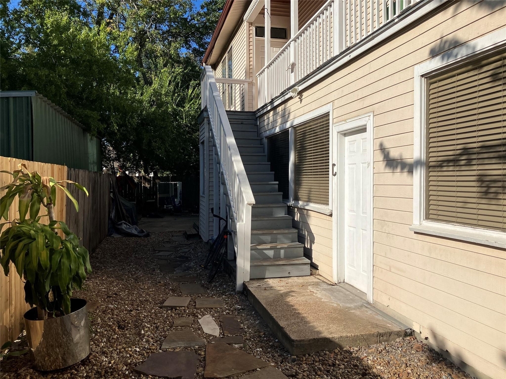 543 W 27th Street - Photo 0
