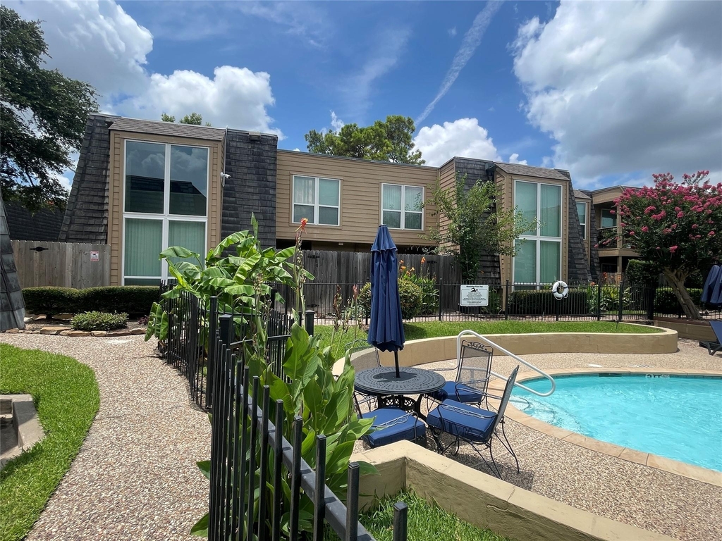 16120 Stuebner Airline Road - Photo 0