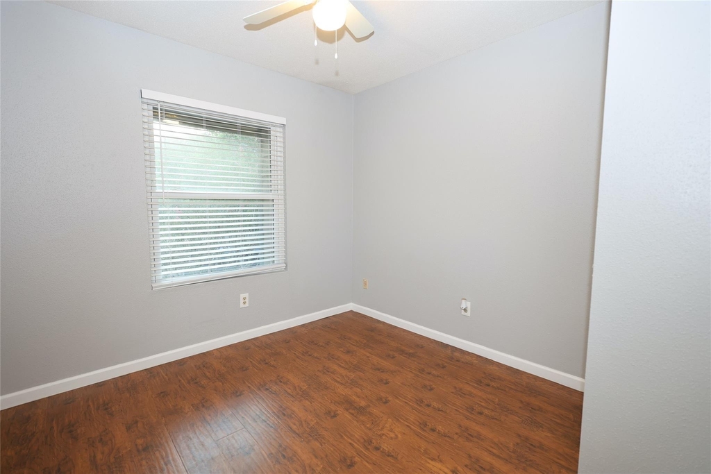 720 Memorial Mews Street - Photo 10