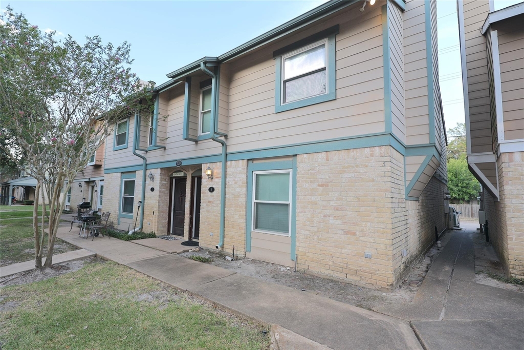 720 Memorial Mews Street - Photo 14