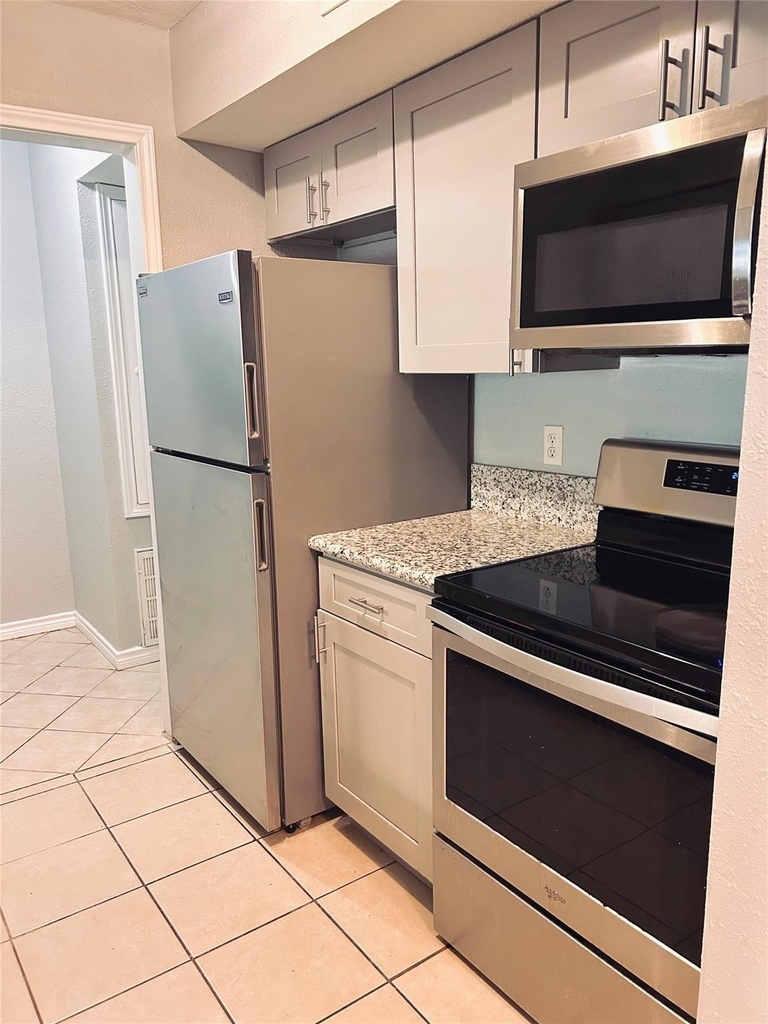 720 Memorial Mews Street - Photo 5