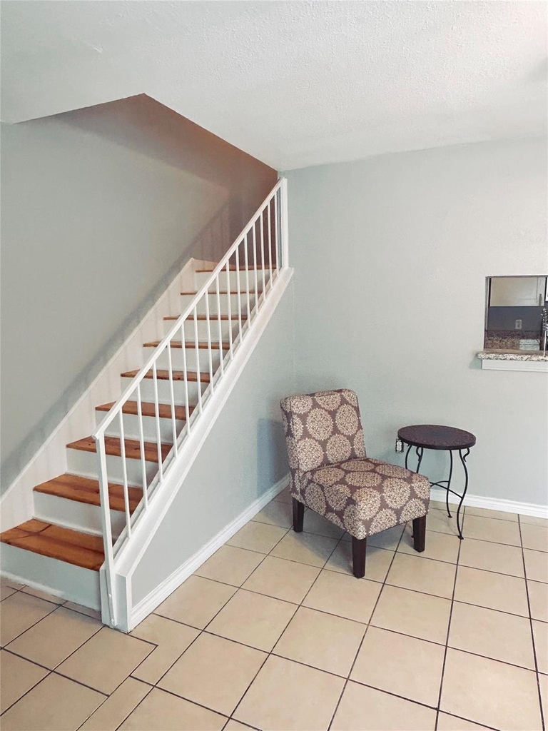 720 Memorial Mews Street - Photo 6