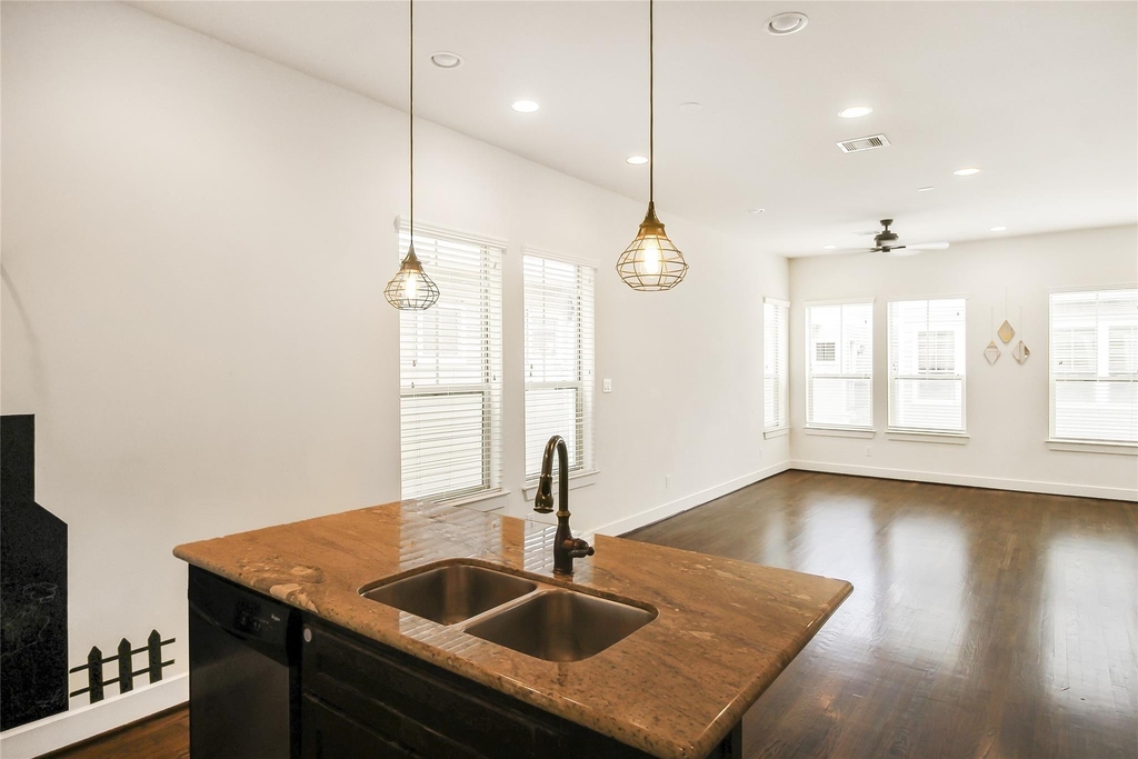 2431 Charleston Street - Photo 18
