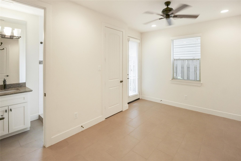 2431 Charleston Street - Photo 15