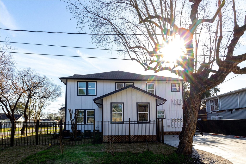 102 Marsden St - Photo 3