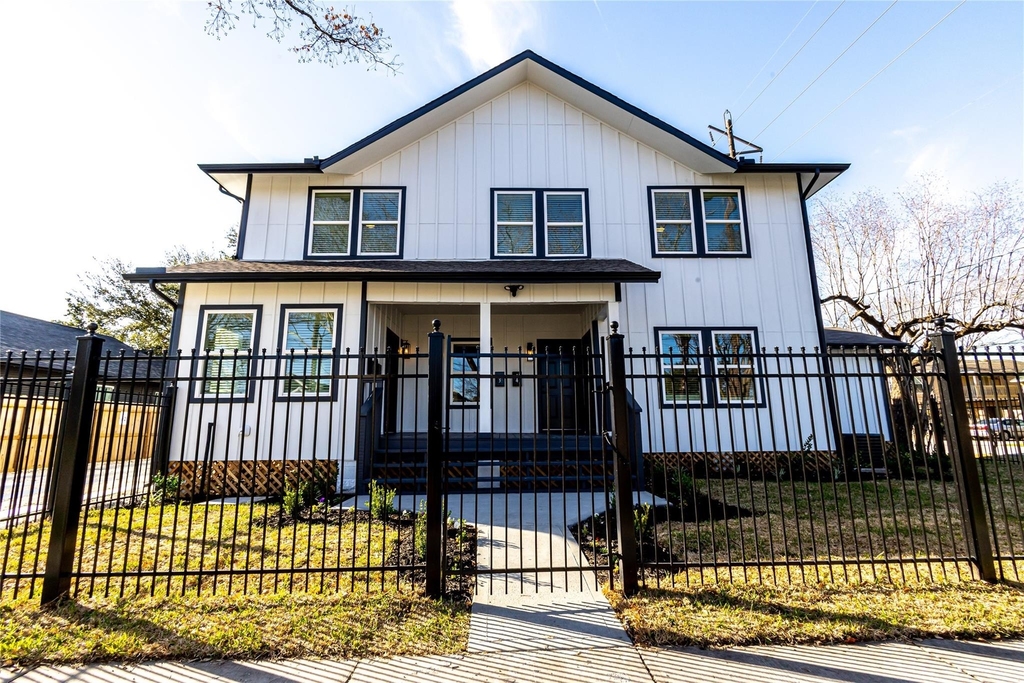 102 Marsden St - Photo 1