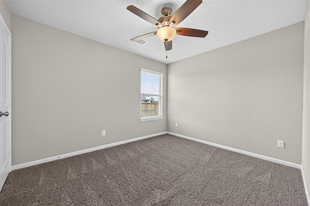 305 Brocks Court - Photo 16