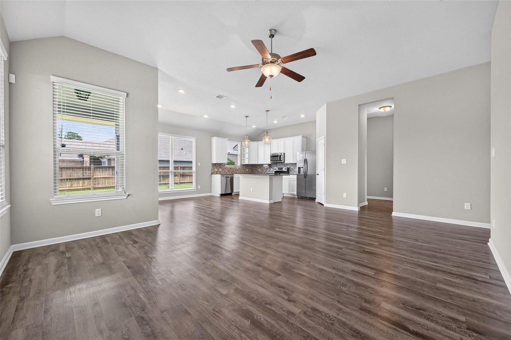 305 Brocks Court - Photo 8