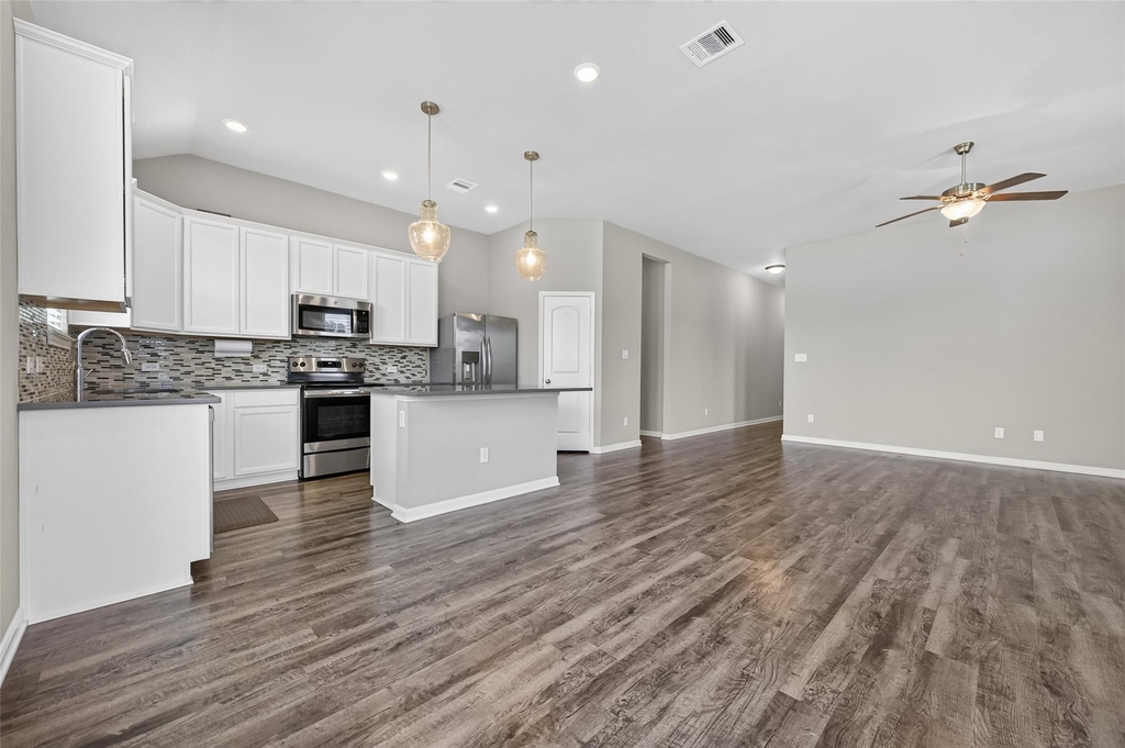 305 Brocks Court - Photo 10