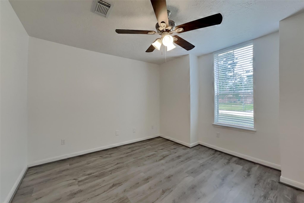 1915 Creston Drive - Photo 12
