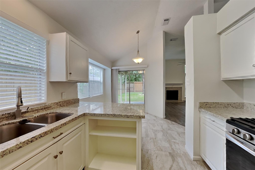 1915 Creston Drive - Photo 5