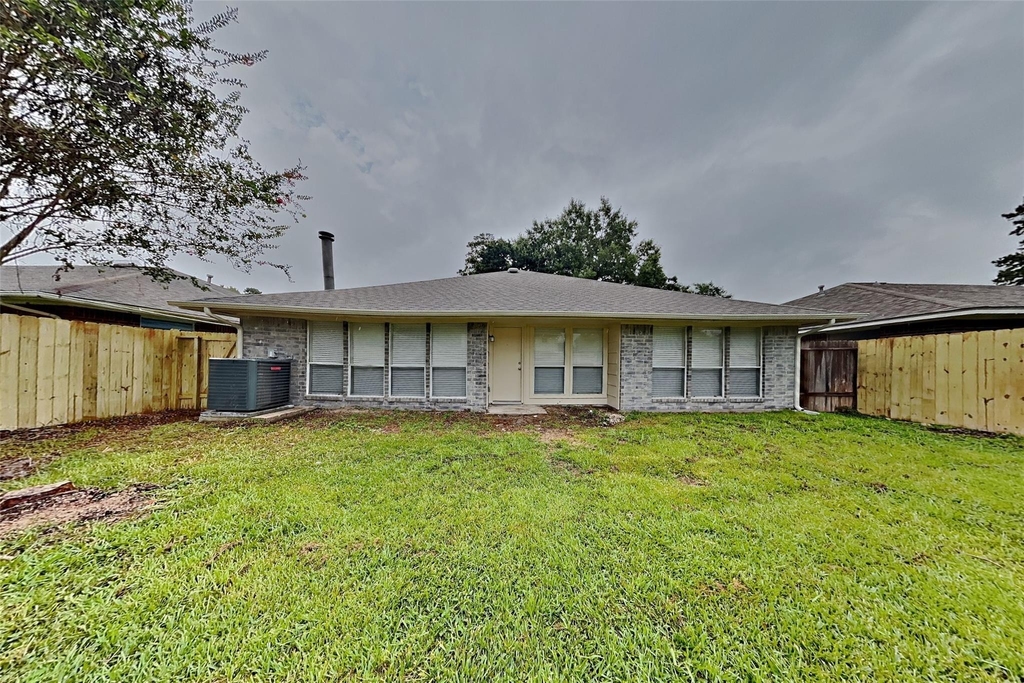 2222 Friarwood Trail - Photo 17