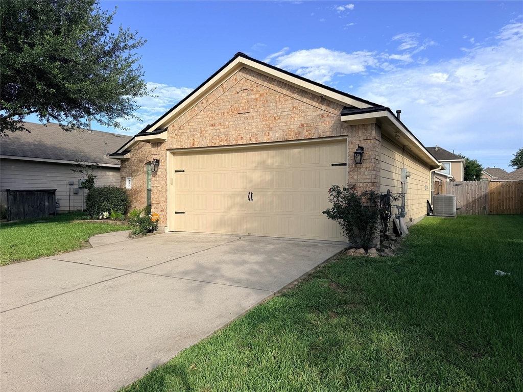 1807 Emerson Ridge Drive - Photo 3