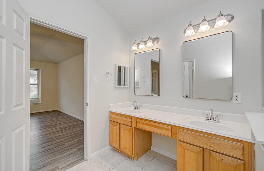 1904 Roaring Springs Court - Photo 13