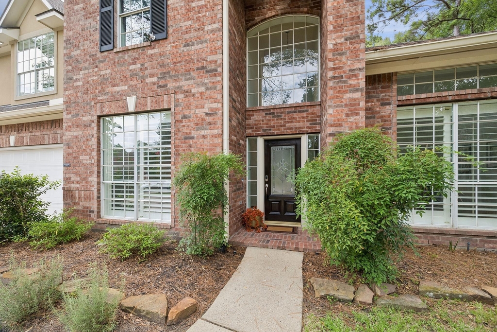 14 Guinevere Place - Photo 1
