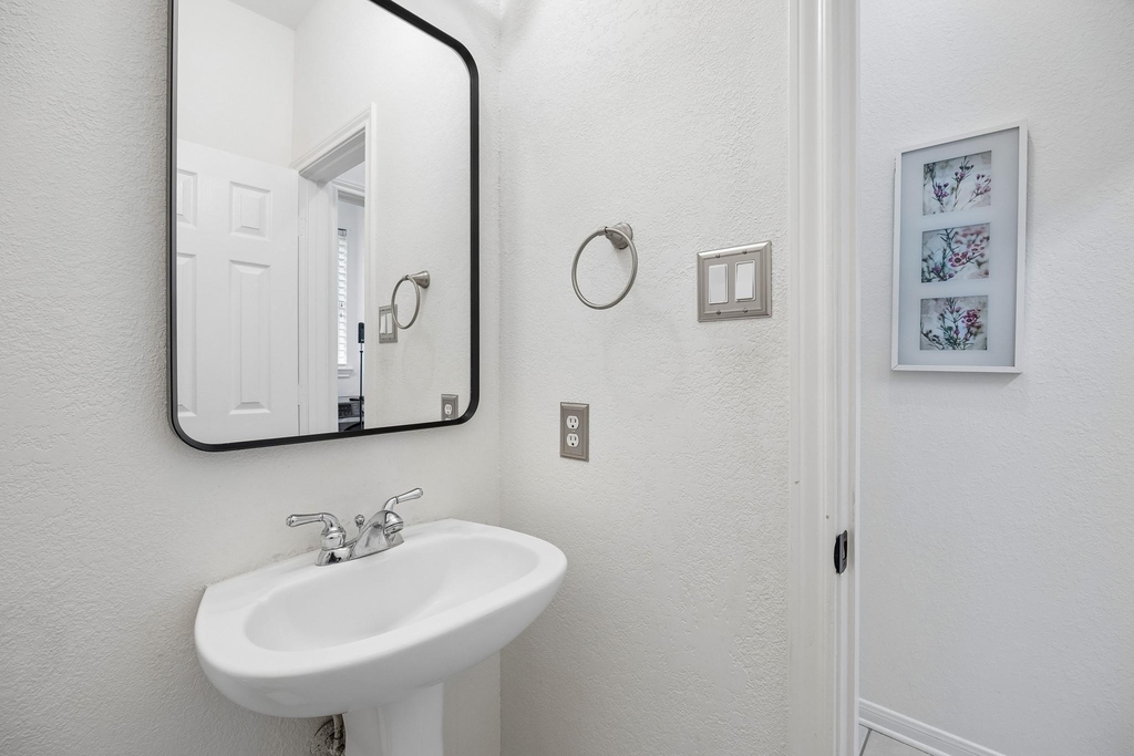 14 Guinevere Place - Photo 28